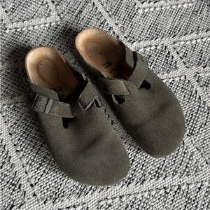 Birkenstock Boston clogs in thyme